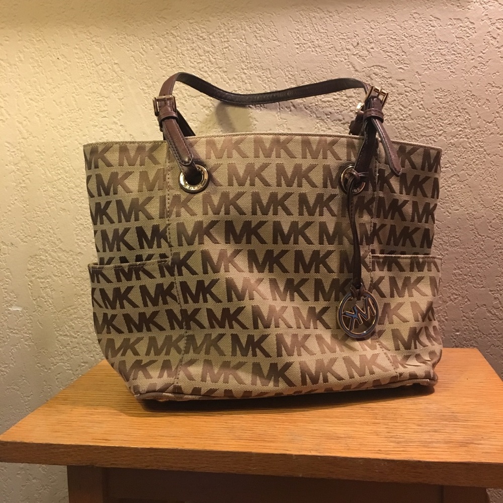 Classic Micheal Kors Shoulder Bag